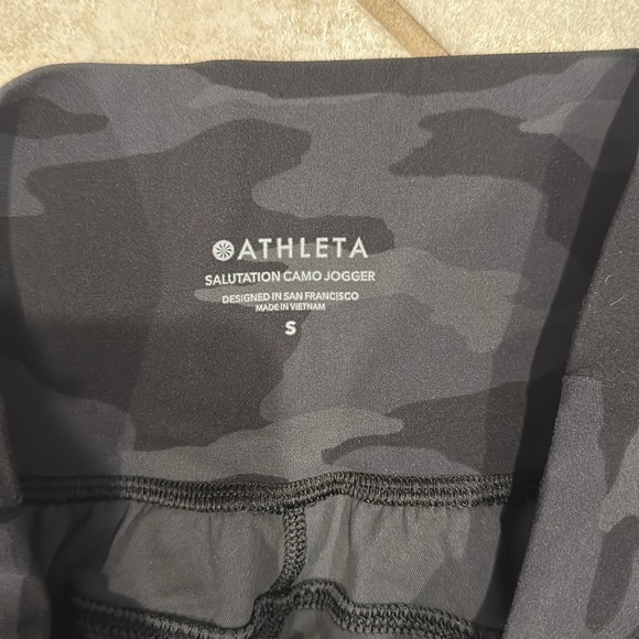 Athleta Salutation Black Gray Camo Jogger Pants S Joggers Leggings - Picture 3 of 7